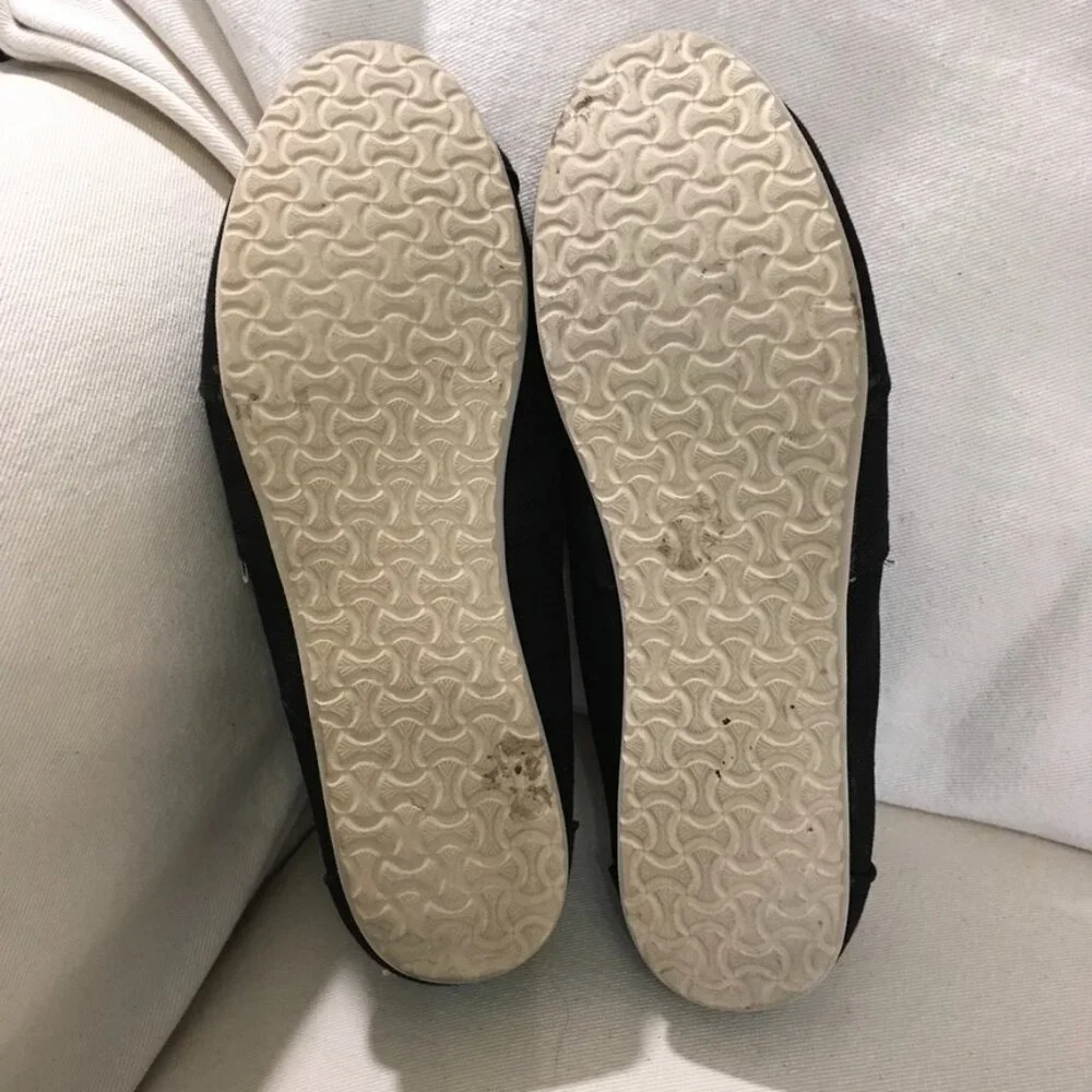 TOMS Classic Black Canvas Slip-On Shoe - Picture 8 of 8